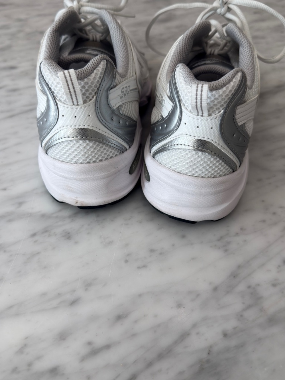 New Balance 530 Men's/Unisex White and Gray Athletic Sneakers - Picture 3 of 6